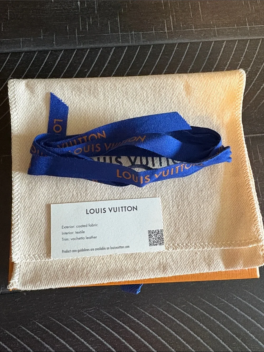 Louis Vuitton Men’s Wallet. - Picture 6 of 6